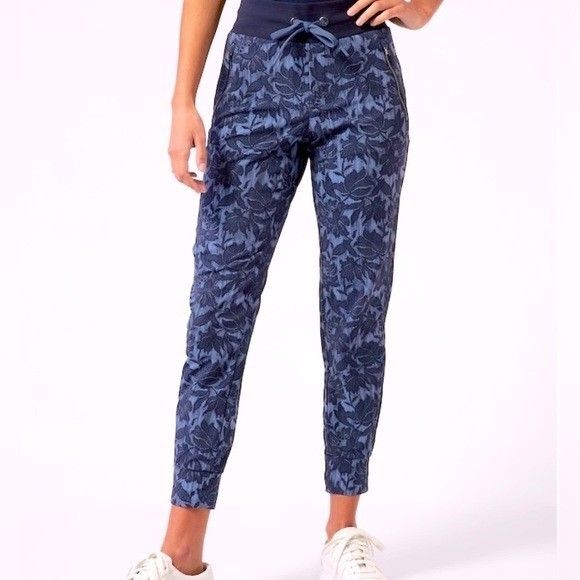 Athleta Trekkie North Jogger Pants Womens Size 4 in Ethereal Bloom Cottage Blue - Picture 1 of 16